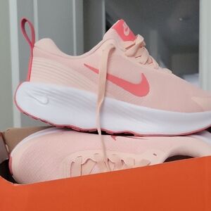 Nike Women's Peach Athletic Sneakers